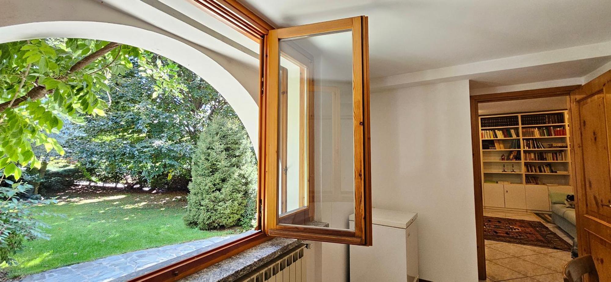 Appartamento Con Ingresso Autonomo, Giardino Privato E Portico Introbio ภายนอก รูปภาพ