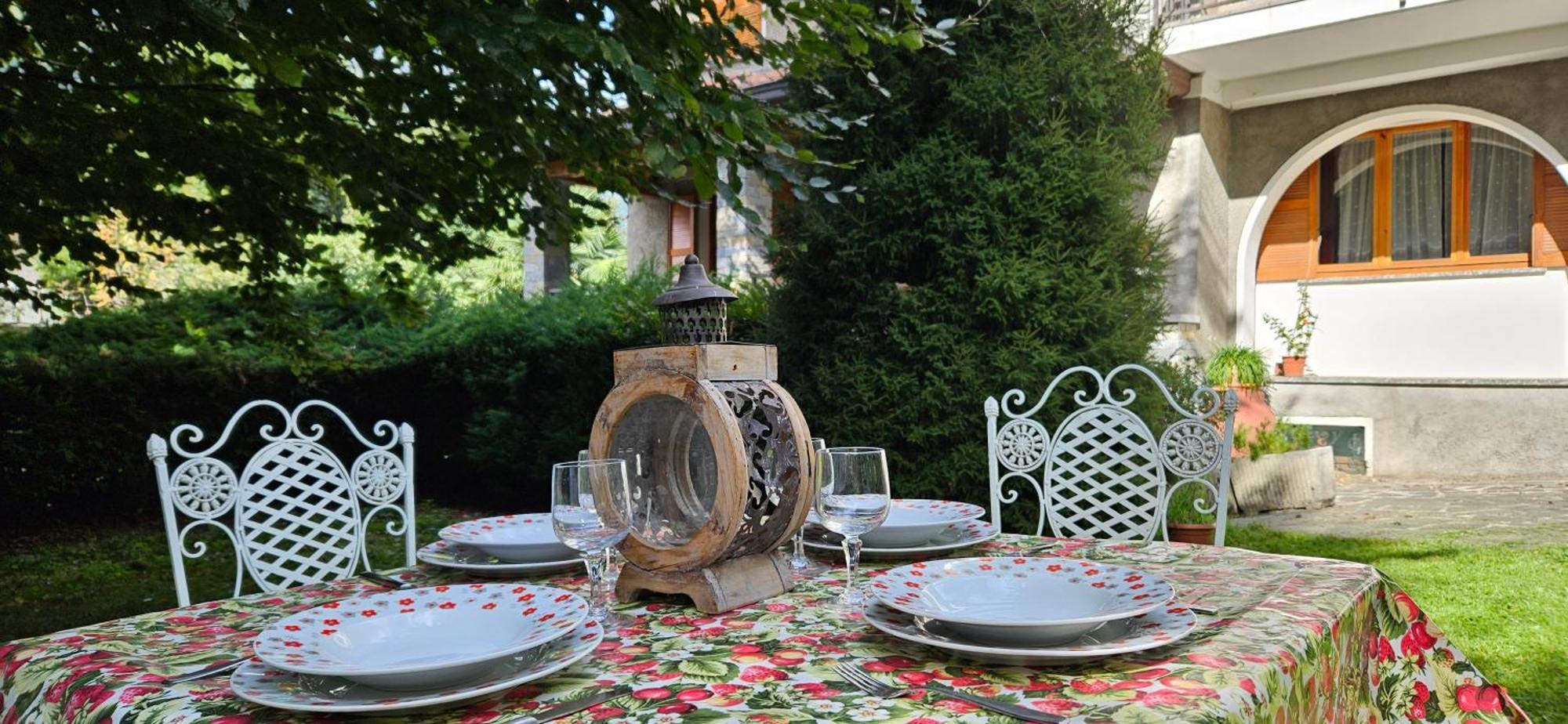 Appartamento Con Ingresso Autonomo, Giardino Privato E Portico Introbio ภายนอก รูปภาพ